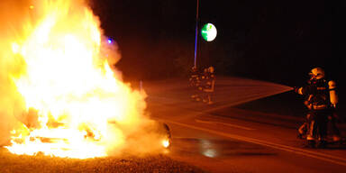 Pkw-Vollbrand nach Crash in Niederösterreich