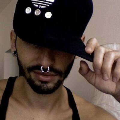 So hart ist Conchita Wurst als Tom Neuwirth auf Facebook