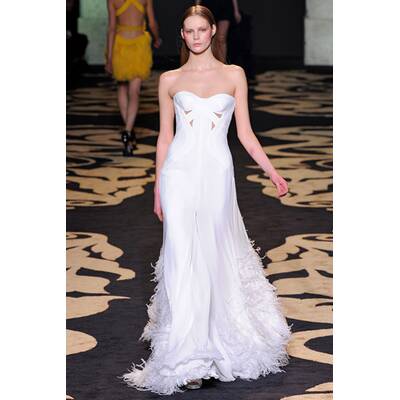 Wer designt Angelinas Brautkleid?