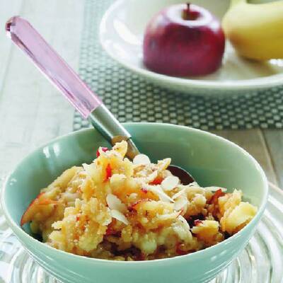 Klare Suppe mit Karottenspaghetti