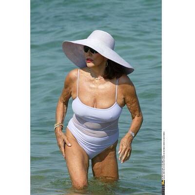 Joan Collins wird älter, ihr Gesicht straffer