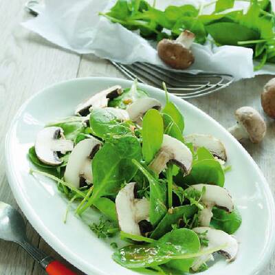 Klare Suppe mit Karottenspaghetti