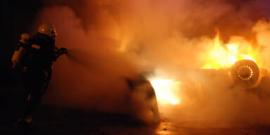 Pkw-Vollbrand nach Crash in Niederösterreich