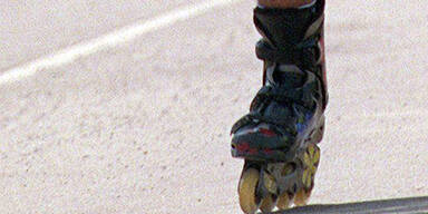 0061211_rollerskates_APA