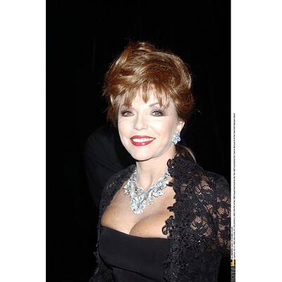 Joan Collins wird älter, ihr Gesicht straffer