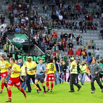 Wacker-Platzsturm der Fans