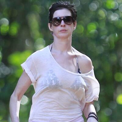 Anne Hathaway zeigt ihre sexy Figur