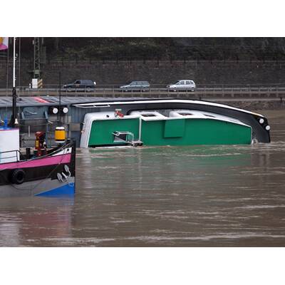 Tankerhavarie auf dem Rhein