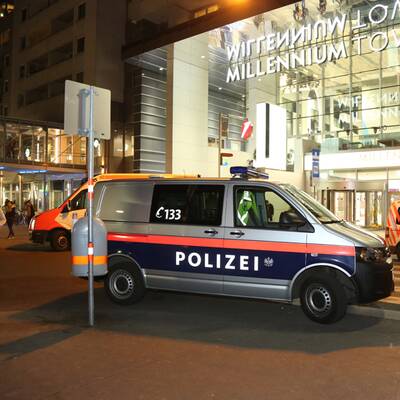 Mann mit Waffe in Millennium City