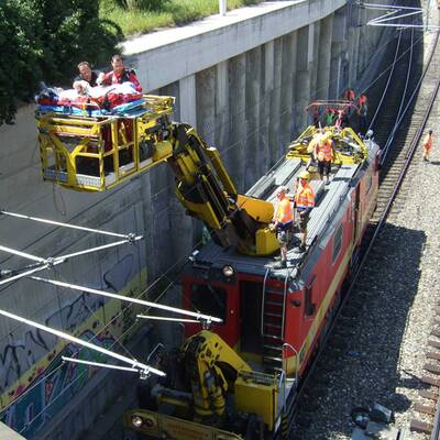 Mann bei Gleisarbeiten schwer verletzt