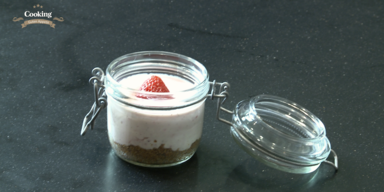 Leserküche: Eva macht eine laktosefreie Erdbeercreme auf Keksboden