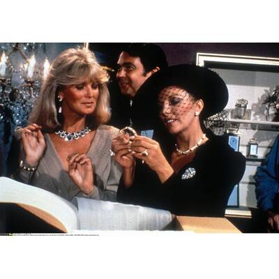 Joan Collins wird älter, ihr Gesicht straffer