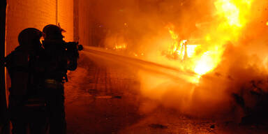 NÖ: Großbrand in Kunststoff-Fabrik