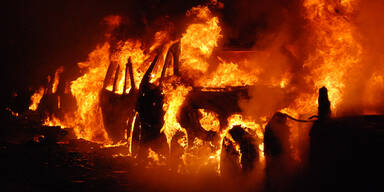 NÖ: Großbrand in Kunststoff-Fabrik