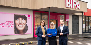 Kopie Die BIPA Gesch&auml;ftsf&uuml;hrer:innen Margit Reisinger, Daniela Reumann und Markus Geyer (v.l.n.r.)