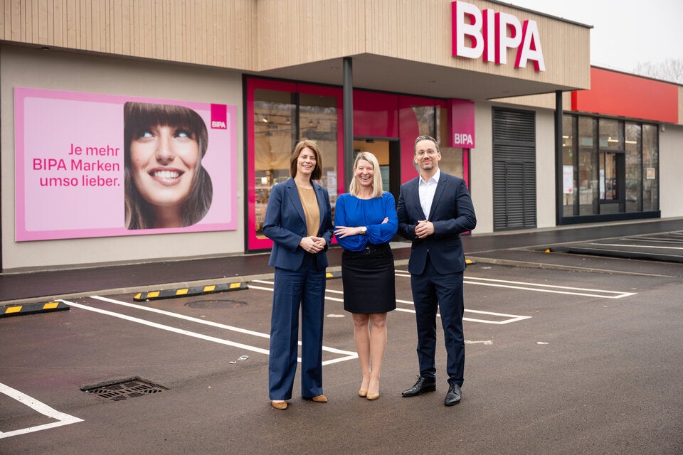 Die BIPA Geschäftsführer:innen Margit Reisinger, Daniela Reumann und Markus Geyer (v.l.n.r.)