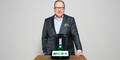 Kopie von Thomas Stoffmehl, der CEO der Vorwerk Gruppe mit dem nagelneuen Thermomix TM7