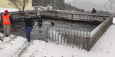 J&auml;nnerrallye: Auto landete in L&ouml;schteich