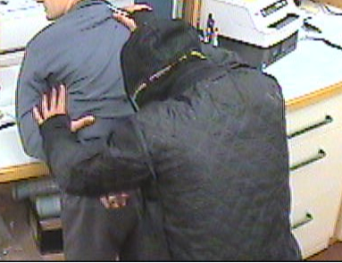 Bank-Überfall: Polizei sucht diesen Mann