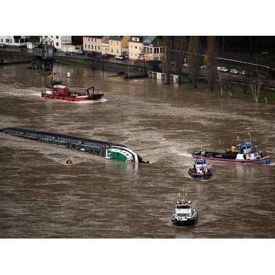 Tankerhavarie auf dem Rhein