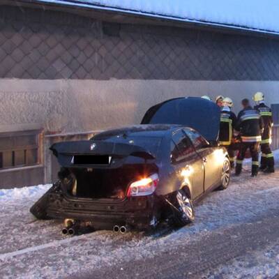 Die FF Neuhofen sicherte die Unfallstelle