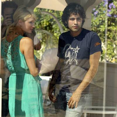 Paris und Adrian Grenier