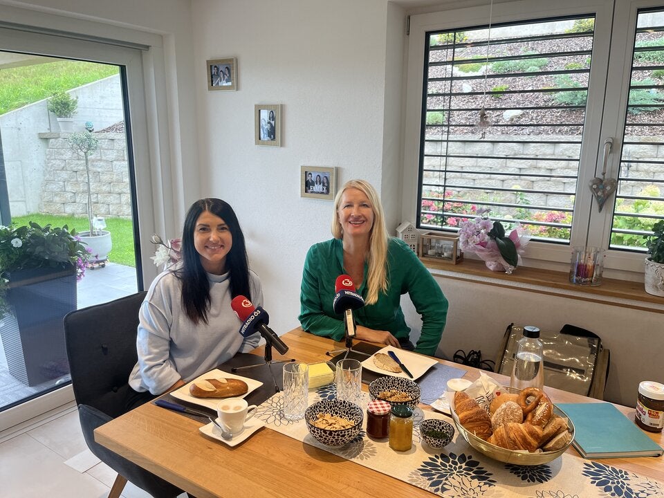 Stephanie Venier mit Claudia Stöckl