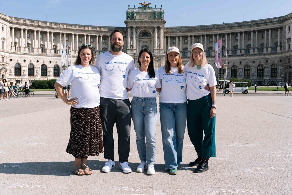 Initiatorin und MAM Marketing Managerin Sabrina Krejan (3. v. li.) mit Gastronomin Karoline Klezl, MAM Country Manager Georg Ribarov, Psychologin Sanja Prochazka-Piplica und Johanna Eitzenberger vom Hebammenzentrum Wien. 