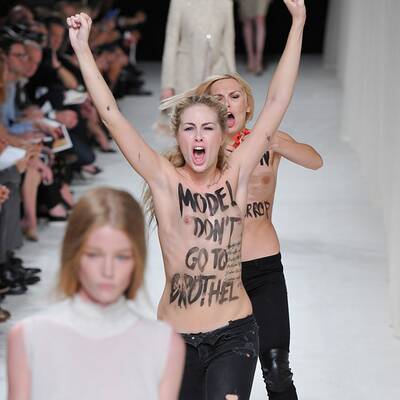 Femen stürmen Catwalk