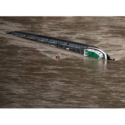 Tankerhavarie auf dem Rhein