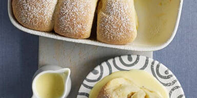 Buchteln mit Vanillesauce