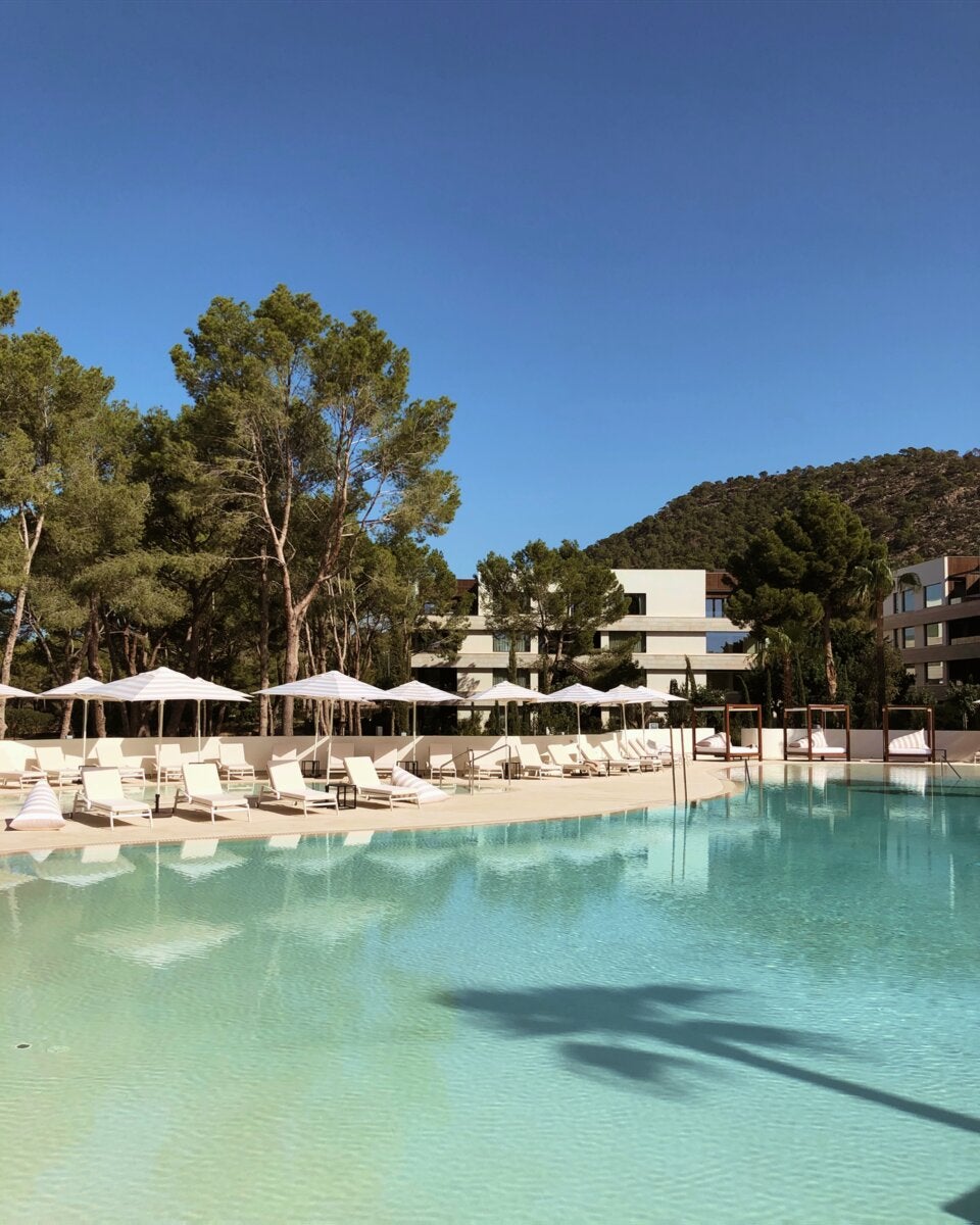 Vielfältige Pool-Landschaft. Vom Adults-only-Pool bis zum Indoor-Pool mit eigenen Kinderzeiten reicht das Angebot.