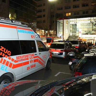 Mann mit Waffe in Millennium City