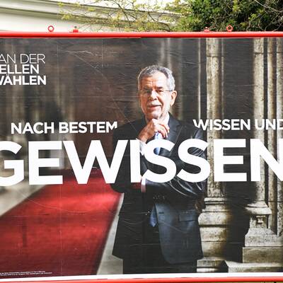 Van der Bellen zeigt neue Wahl-Plakate