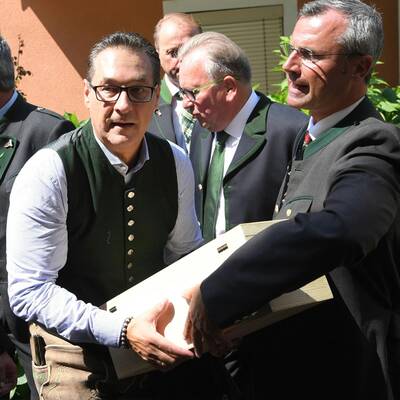 Karin Kneissl Hochzeitsfotos