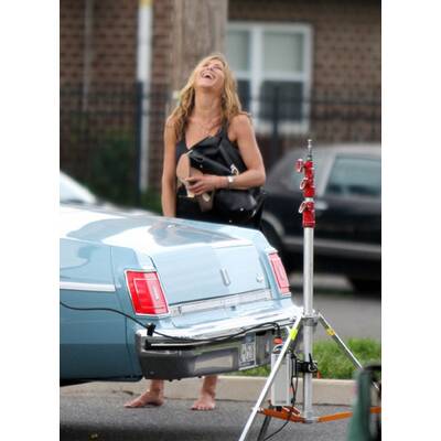 Butler jagd als Kautions-Cop Jen Aniston