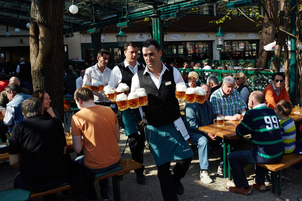 Schweizerhaus trotzt Teuerung und hält Bierpreis stabil