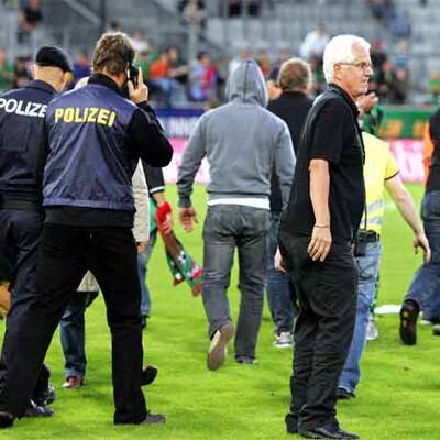 Wacker-Platzsturm der Fans