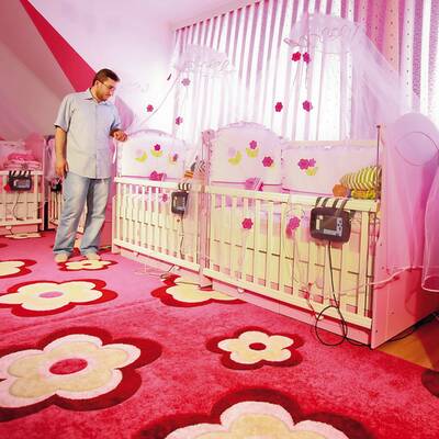 ÖSTERREICH besuchte die Fünflinge