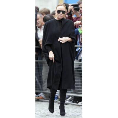 Modedesignerin beweist Stil