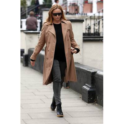 Modedesignerin beweist Stil