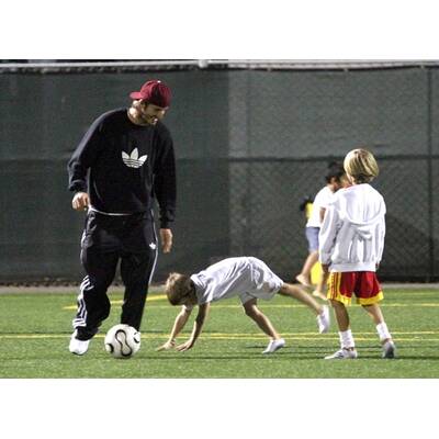 David Beckham mit Söhnchen Cruz am Fußball-Feld