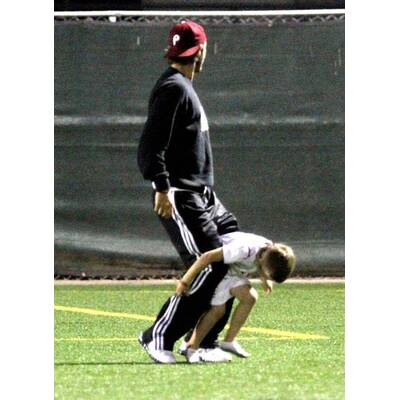 David Beckham mit Söhnchen Cruz am Fußball-Feld