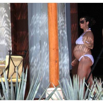 Im Bikini: Alanis Morissette zeigt ihren Babybauch