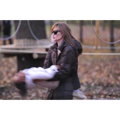 Brangelina mit ihren Kids am Abenteuerspielplatz