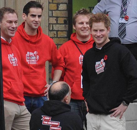 Prinz Harry trägt rosa Unterhosen