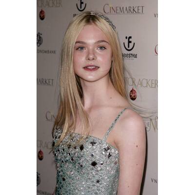 Elle Fanning modelt für Rodarte