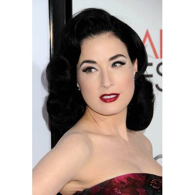 Dita von Teese bringt Beauty-Buch auf den Markt