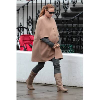 Modedesignerin beweist Stil