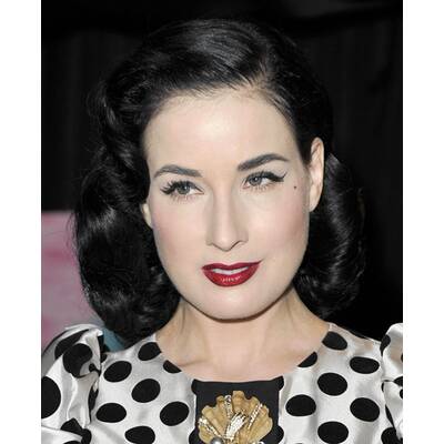 Dita von Teese bringt Beauty-Buch auf den Markt